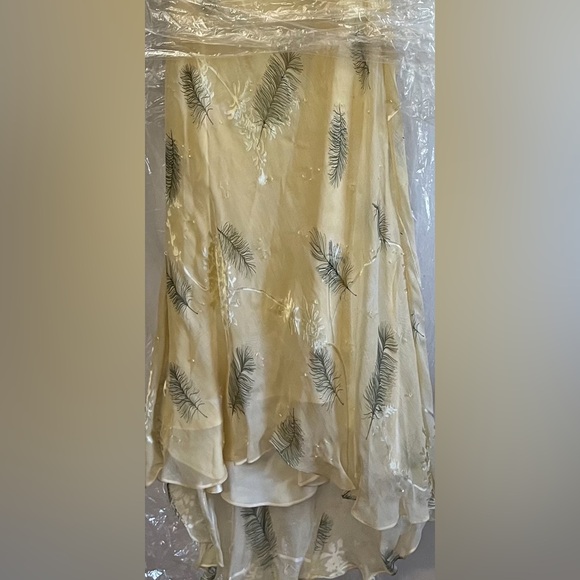 ‼️FM‼️Gilar 4 Butter Yellow Silk Dress - Picture 5 of 6